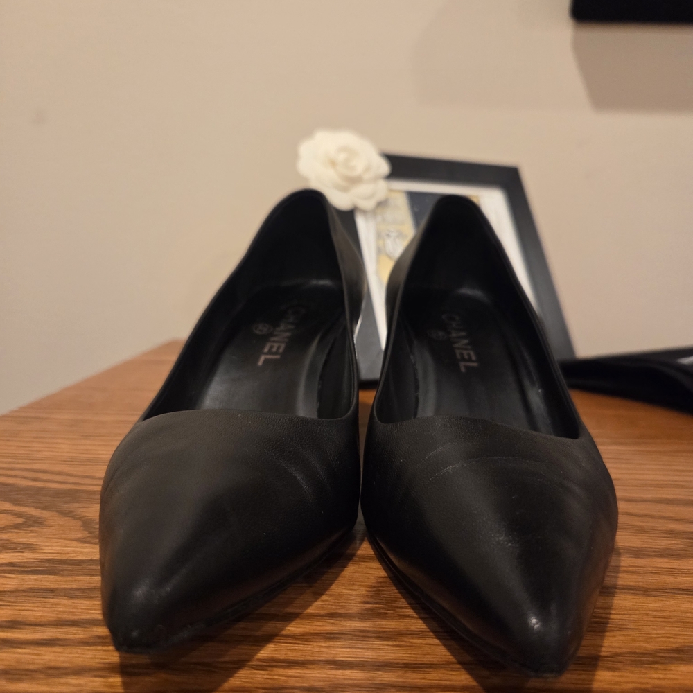 CHANEL Elegant Black Heels - Picture 6 of 10